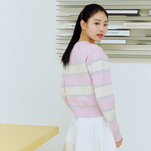 로고 라운드넥 니트 AQ1KH261