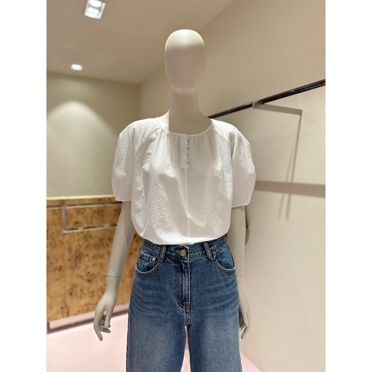 씨씨콜렉트 CC콜렉트 씨씨콜렉트 라운드 시어커원단 블라우스 55 C243MSC011 4290900