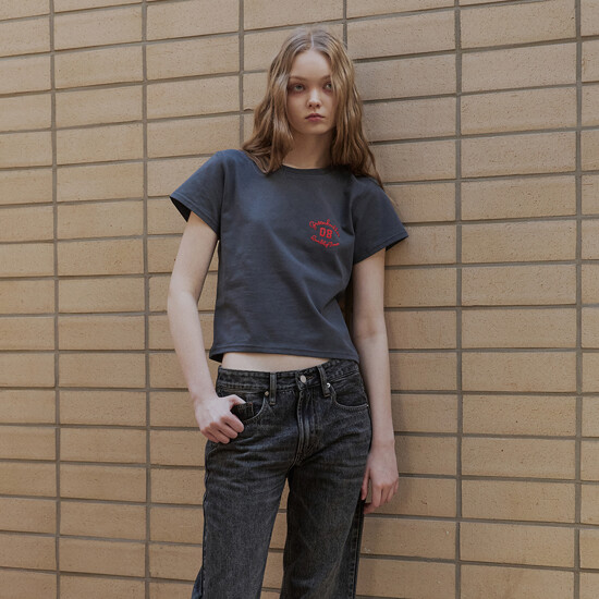 그린버터 그린버터 Crop Cursive Tee Charcoal