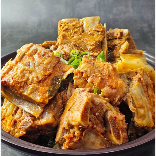 명인의 손맛 고기듬뿍 김치뼈찜 1 1kg x 2팩