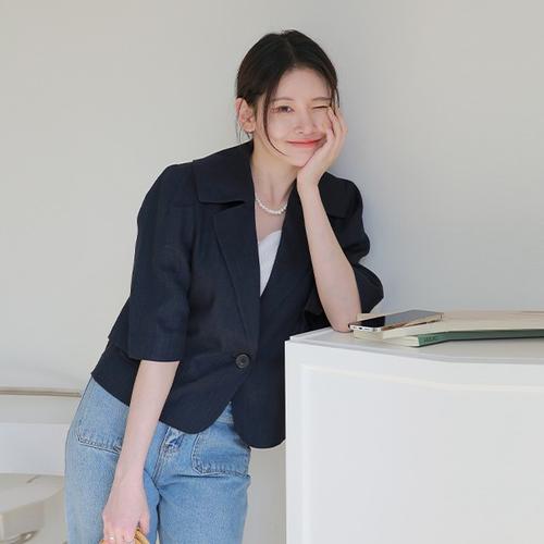 르포엠 99 000원린넨 블렌디드 바바라 셔링 크롭 자켓 699230