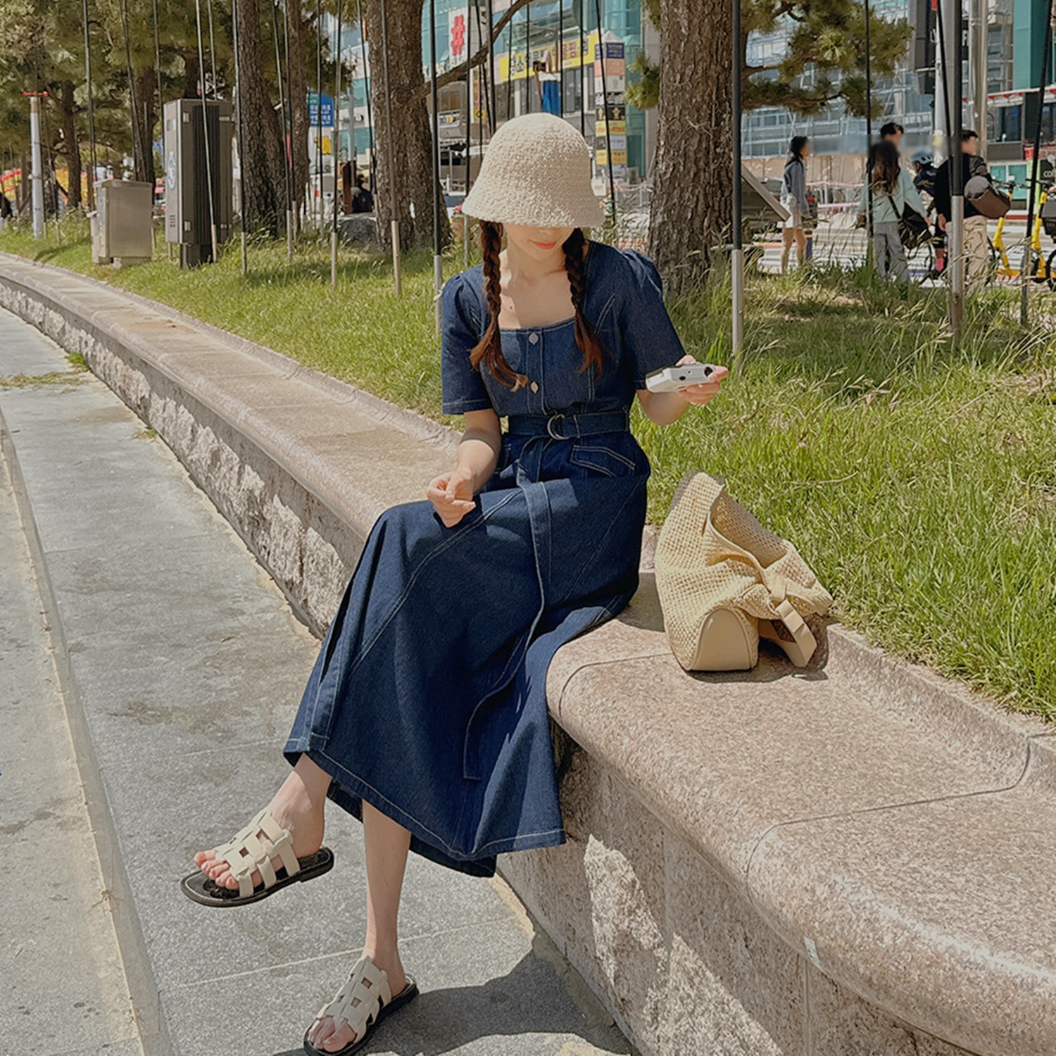 리리앤코 리리앤코 렌티크 데님 벨트 스퀘어넥 퍼프 롱 원피스 여성의류 데이트룩 오피스룩 하객룩 데일리룩 꾸안꾸