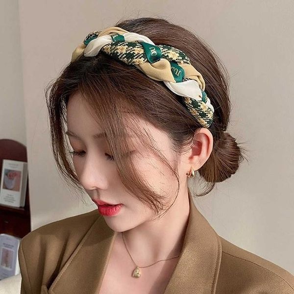 여자 데이트 룩 모임 꼬임 체크 헤어밴드 머리띠 코디