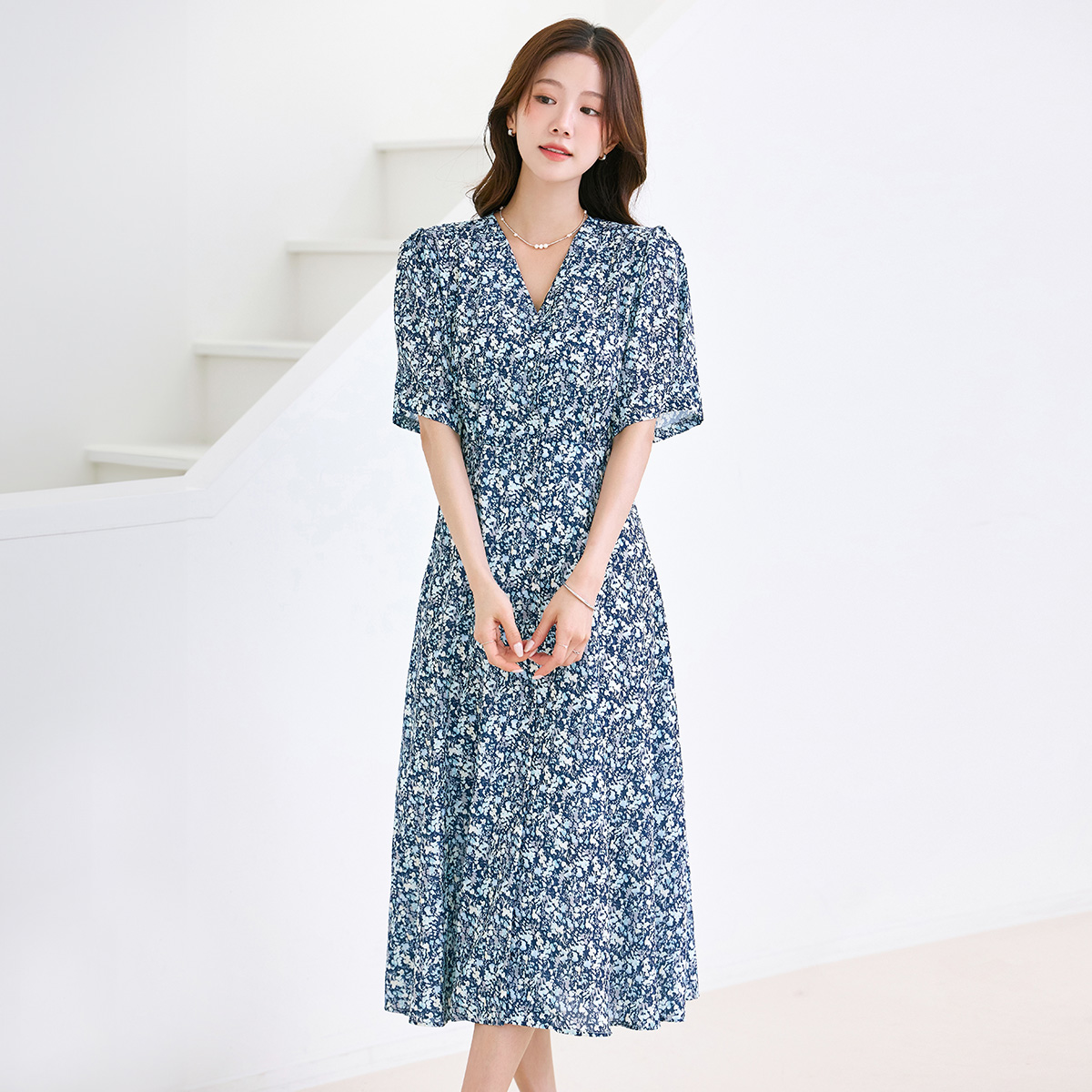 하늘하늘 플라워 백 리본 V넥 원피스