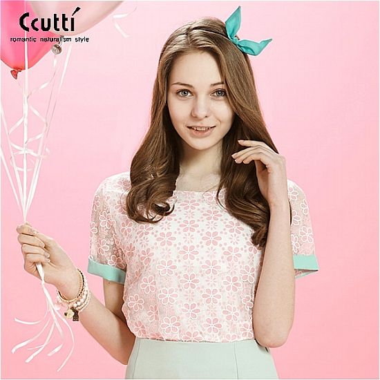 꾸띠 플라워 레이스 블라우스 C42SBW901