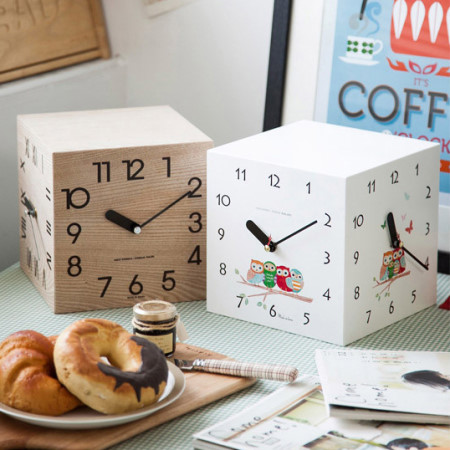 Wall clock with double-sided wooden house honeymoo