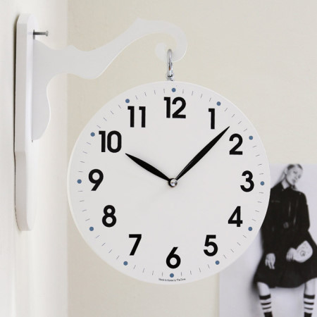 Wall clock with double-sided wooden house honeymoo